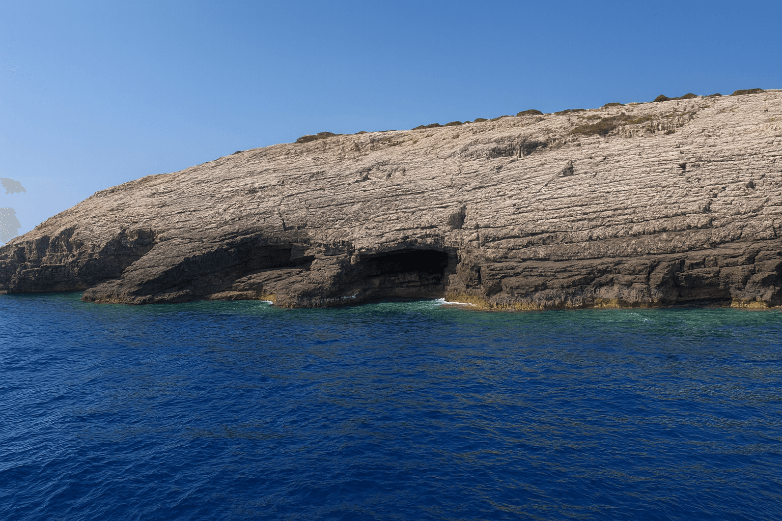 Scuba diving at Teti Wreck in Vis